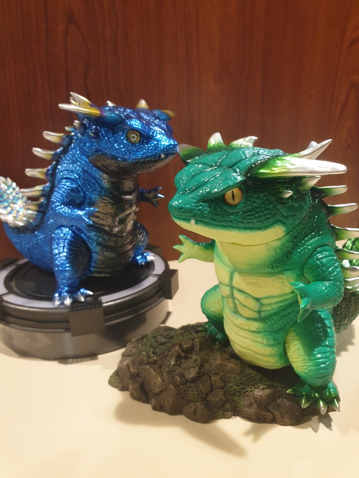開箱!設計師玩具 台北國際玩具創作大展 TTF限定配色 IN TOY 蠑螈超獸 疾速VER+ 沼綠VER ^^