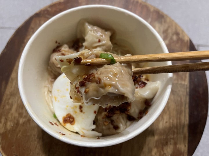 [食記] 睿盛香麵村，台灣新北新莊，香Q酸辣的鮮蝦紅油抄手麵