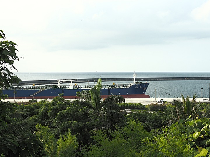 花蓮市 花蓮港鳥踏石公園｜海軍殉難四戰士紀念碑｜石雕公園 — 大清早到花蓮港邊大口深呼吸 — 翰品酒店「大口深呼吸」活動