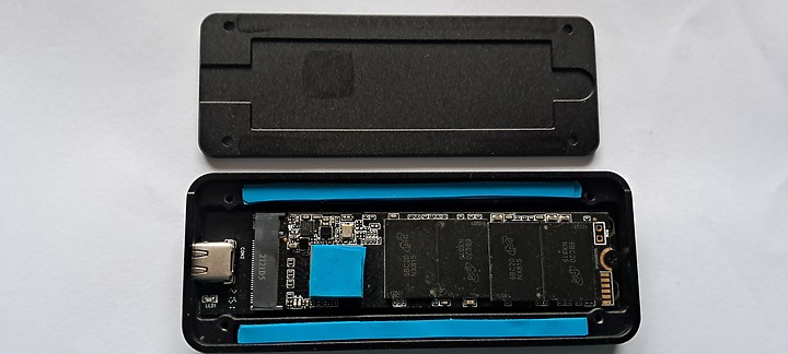 點我看大圖 MILLENNION M.2 NVME SSD USB外接盒簡單測試