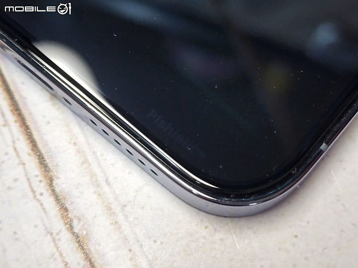 iPhone 藍光玻璃保護貼怎麼選？ZEELOT PLSHIELD NEBULA 藍光玻璃保護貼對比他牌實測