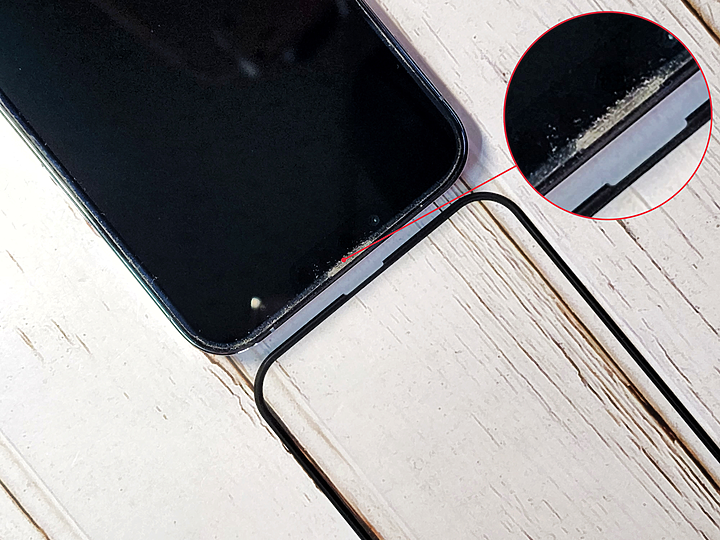 iPhone 藍光玻璃保護貼怎麼選？ZEELOT PLSHIELD NEBULA 藍光玻璃保護貼對比他牌實測