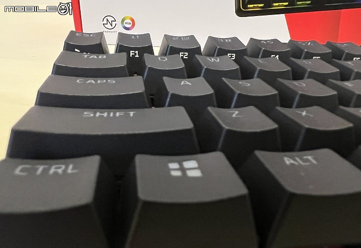 點我看大圖 小體積帶著走 HyperX Alloy Origins 65 紅軸開箱