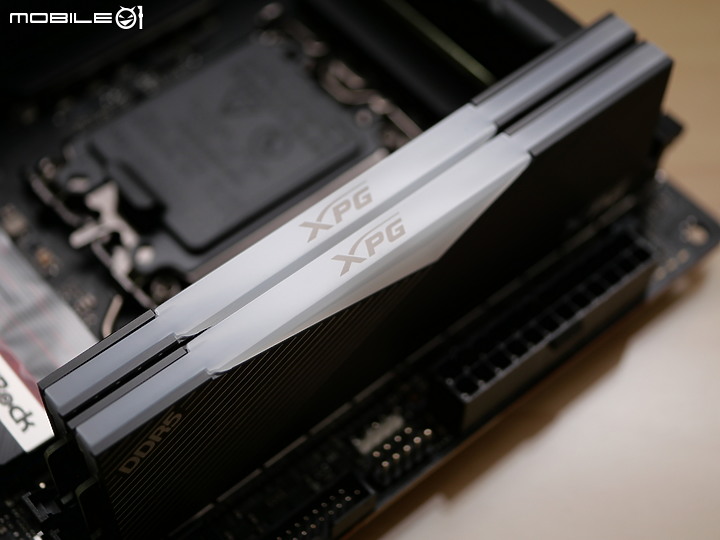 點我看大圖 小體積也有 TB4 華擎 Z690 Phantom Gaming-ITXTB4 開箱