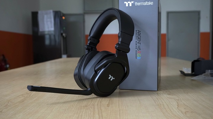 【開箱】朋友的新無線耳機! TT 幻銀 ARGENT H5 RGB 無線電競耳機簡單開箱