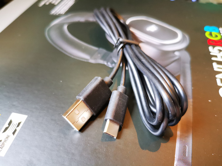 點我看大圖 【開箱】令人驚豔的新世代電競旗艦耳機!TT曜越科技幻銀ARGENT H5 RGB 7.1環繞音效電競無線耳機