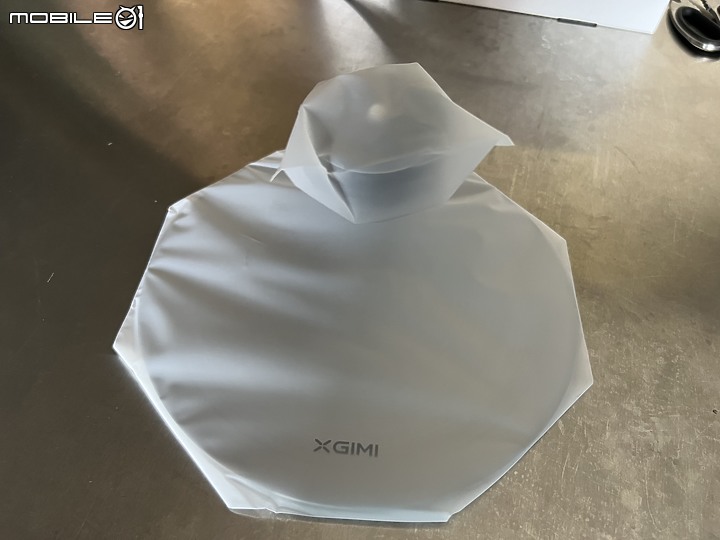 【業餘開箱】XGIMI 極米 HALO+ 可攜式智慧投影機 → 同場加映 端午攜出同樂