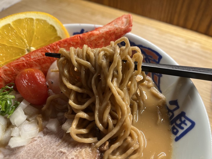 [食記] 瀧澤軒食堂，台灣高雄苓雅，鹹香與甘甜的完美共存，蟹棒鮮貝味噌拉麵