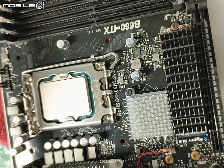 點我看大圖 華擎 DeskMeet B660 小主機 開箱 圖多