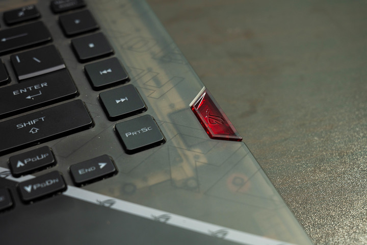 更小更快，ASUS ROG Strix SCAR 15 G533ZW 電競筆電開箱測試