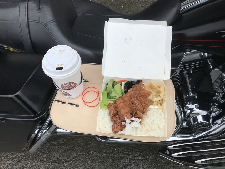 你有機車餐桌?