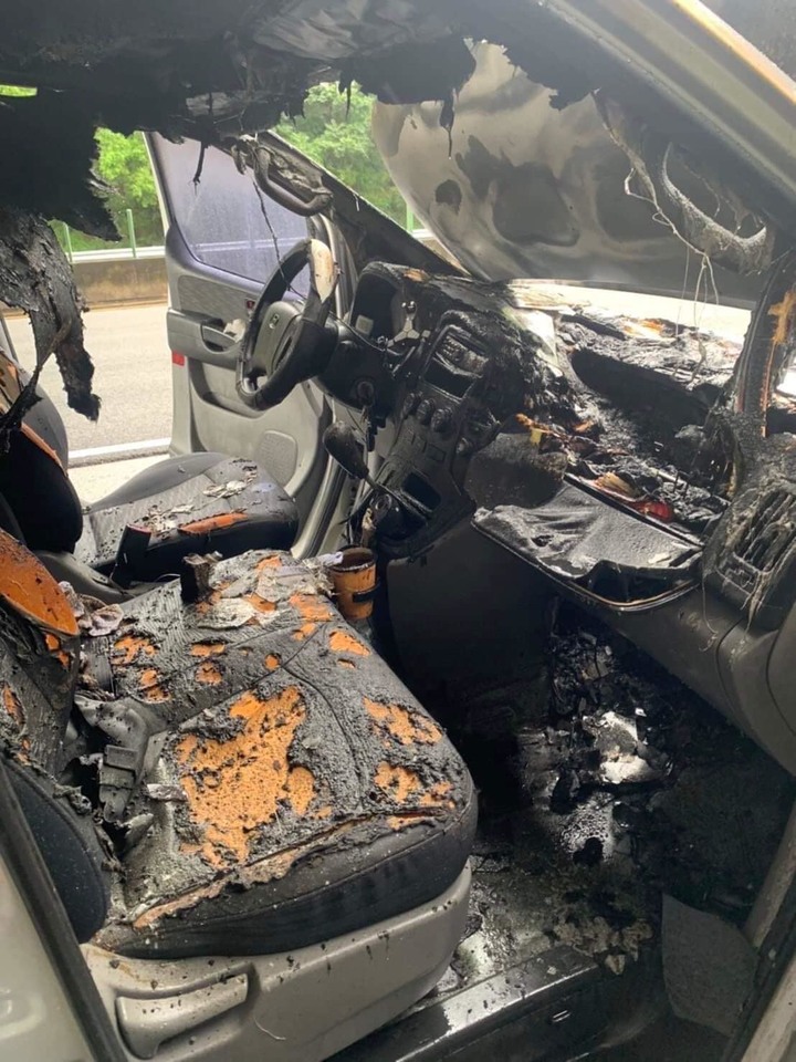 這台是現代的車吧...司機要賠翻了