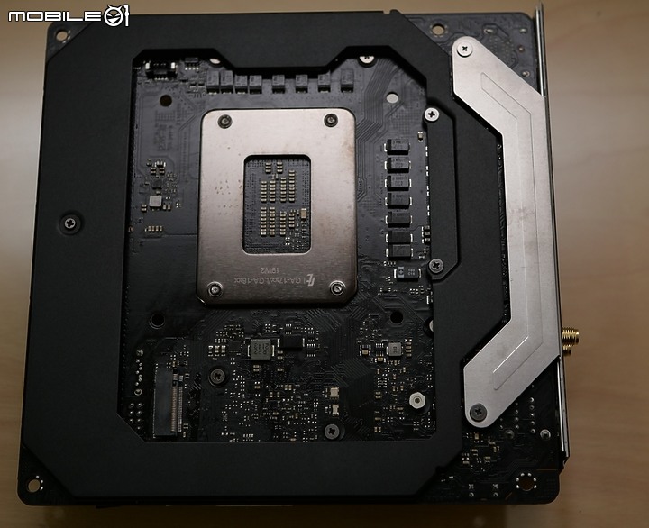 點我看大圖 小體積也有 TB4 華擎 Z690 Phantom Gaming-ITXTB4 開箱