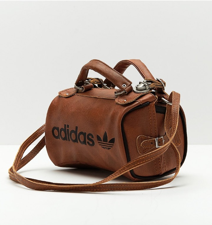 請教這個adidas圓桶包的型號？