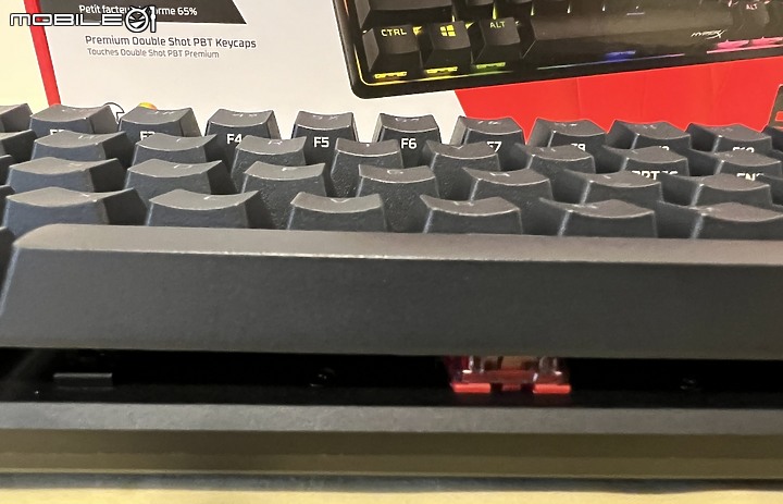 點我看大圖 小體積帶著走 HyperX Alloy Origins 65 紅軸開箱