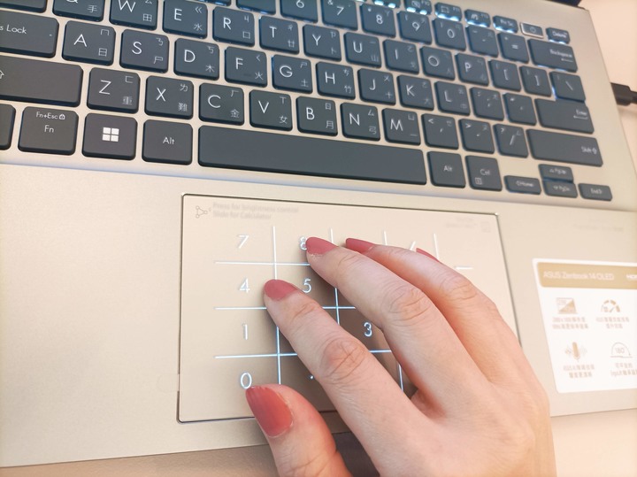 [內有猛男照] UX 3402在 Adobe Creative Cloud Express 的線上設計應用