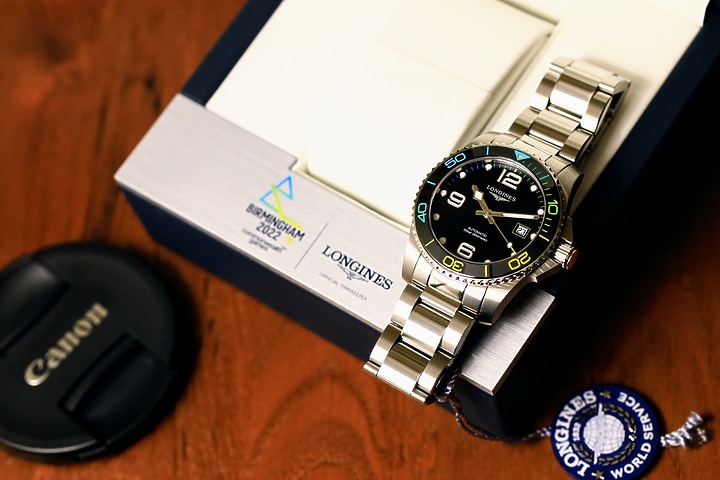 《LONGINES HydroConquest 大英國協運動會限量錶》爭分奪秒，五彩競色