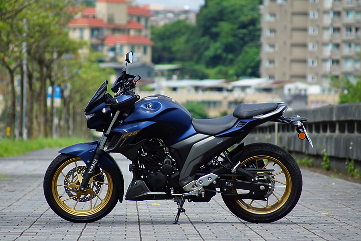 Yamaha FZS25開箱~我的出走日記