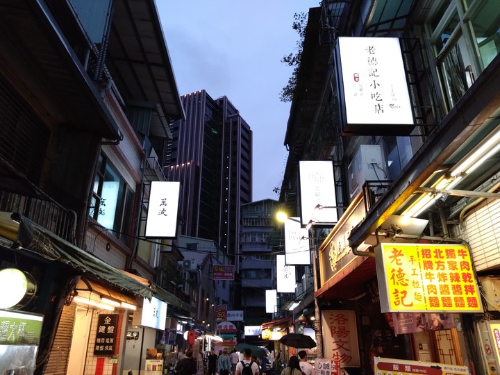 Sony Xperia 10 IV 夜景模式大幅進步，應該不需要裝 GCam 了吧？