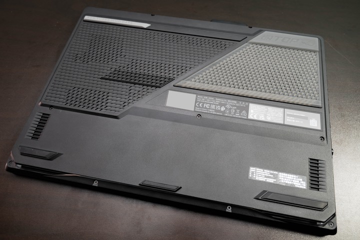 更小更快，ASUS ROG Strix SCAR 15 G533ZW 電競筆電開箱測試