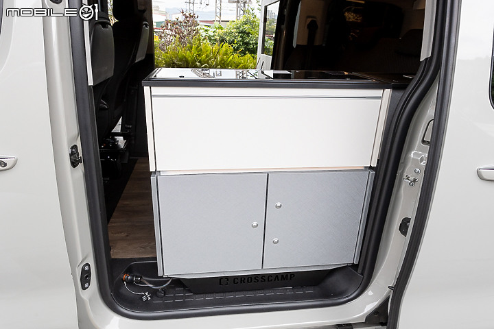 Toyota Crosscamp 實拍介紹|日系掀頂露營車國內首度現身!