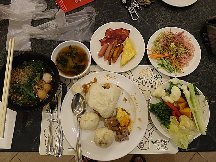 花蓮市 翰品酒店 — 充滿歡樂與童趣的親子飯店，泳池、宵夜、兒童專屬「歡樂森林」遊戲區，一應俱全