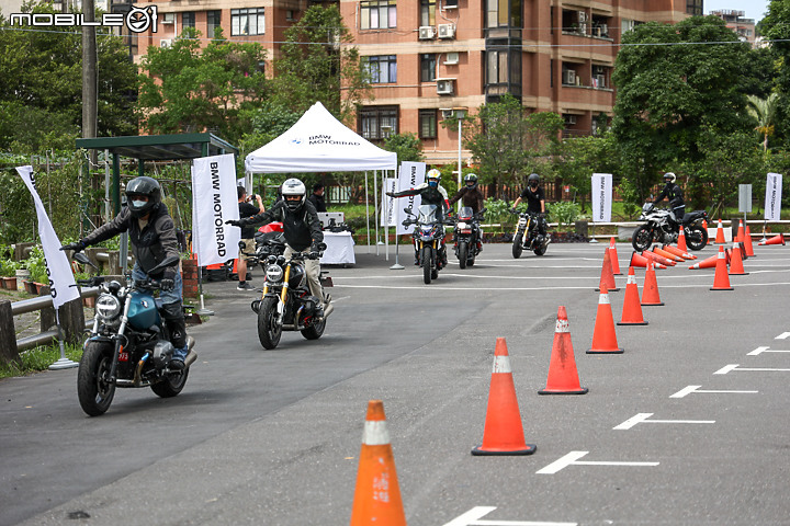 【採訪】BMW Motorrad On Road 安駕訓練 Level 1 平衡才能騎得順暢