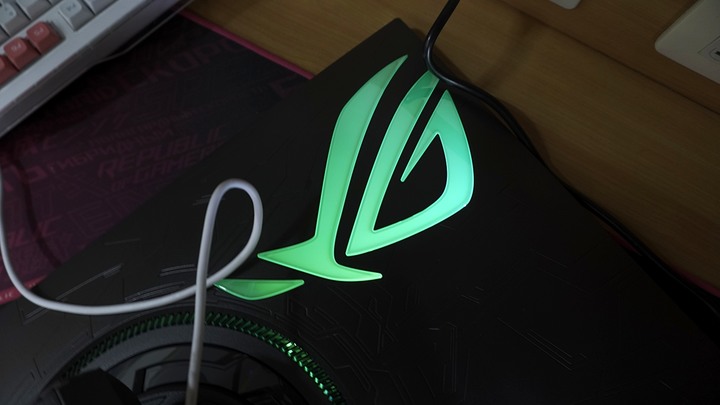 【開箱】學弟的新2K144Hz螢幕終於來了｜ROG Strix XG27AQ
