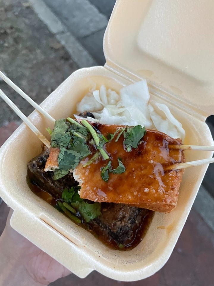 週六限定!台中龍井自強夜市美食推薦滷味、炸熱狗人滿滿
