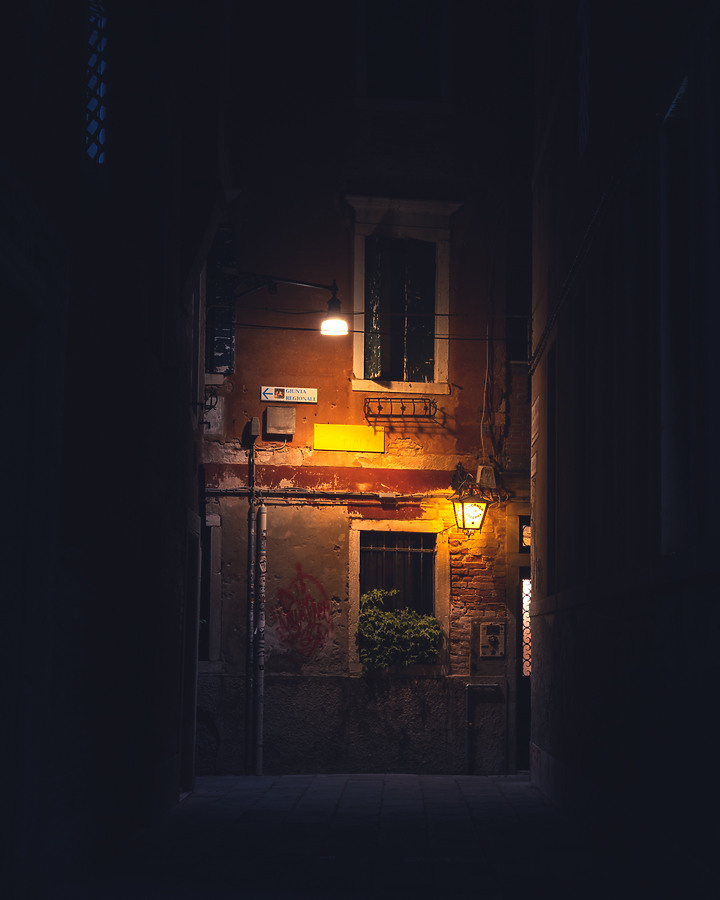 點我看大圖 威尼斯夜晚街拍與心得分享