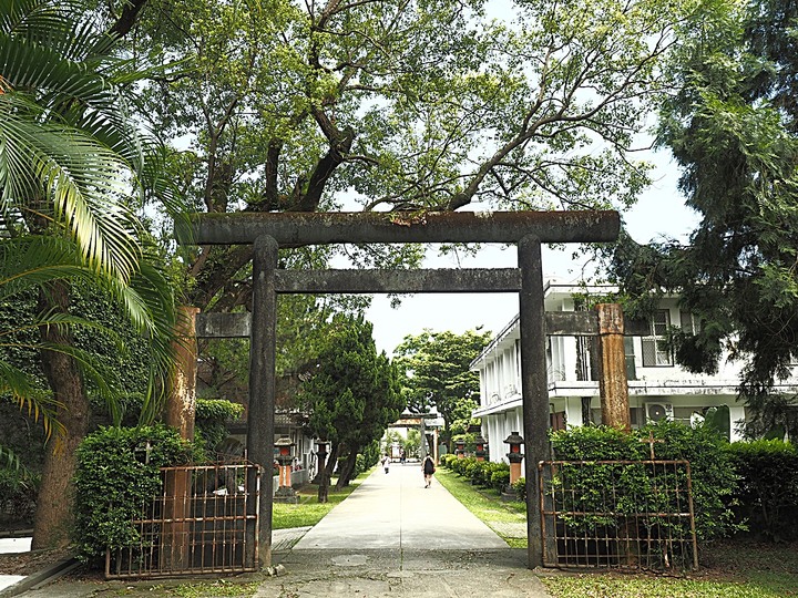 新城神社舊址|天主堂 + 新城照相館 — 相信有一種緣份是老建築的召喚與安排,得以一次同遊