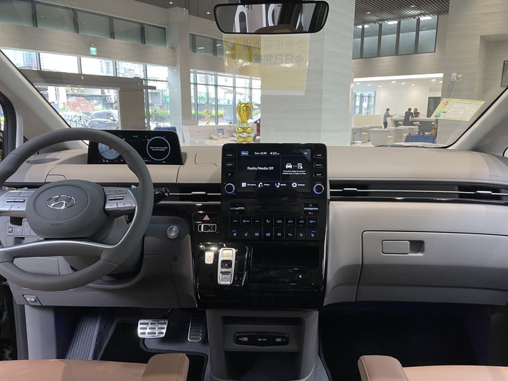 頂規版Staria CEO賞車心得分享