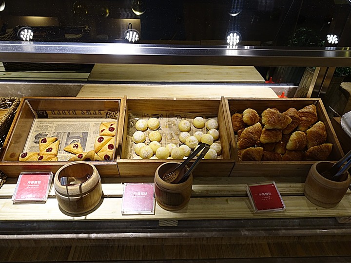 花蓮市 翰品酒店 — 充滿歡樂與童趣的親子飯店，泳池、宵夜、兒童專屬「歡樂森林」遊戲區，一應俱全