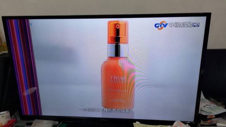 請問電視左邊出現一片線條還有救嗎?