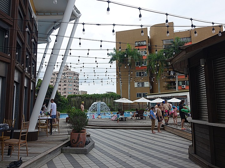 花蓮市 翰品酒店 — 充滿歡樂與童趣的親子飯店，泳池、宵夜、兒童專屬「歡樂森林」遊戲區，一應俱全