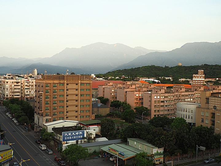 花蓮市 翰品酒店 — 充滿歡樂與童趣的親子飯店，泳池、宵夜、兒童專屬「歡樂森林」遊戲區，一應俱全