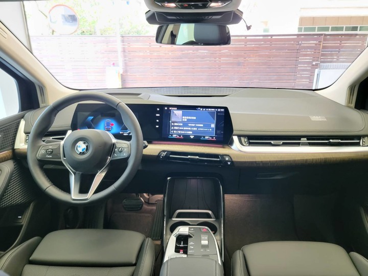 BMW 2AT Luxury 簡易開箱