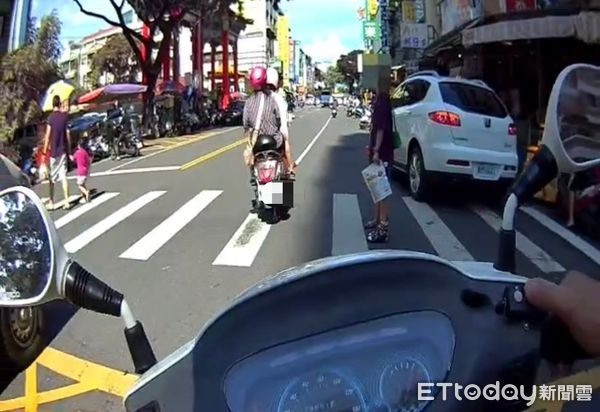 未讓行人遭開單他辯沒紅綠燈「高雄警察缺業績！」警曝畫面打臉