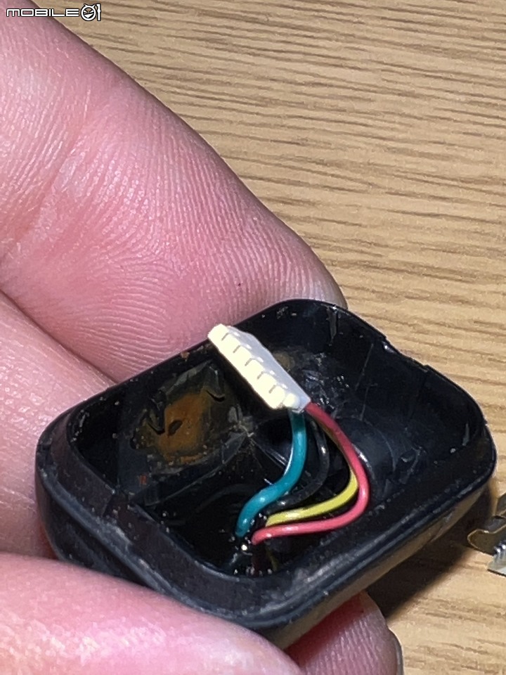 點我看大圖 Garmin GRVC35 無線倒車鏡頭滲水後修復心得分享