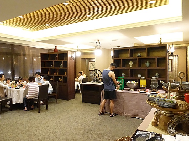 花蓮市 翰品酒店 — 充滿歡樂與童趣的親子飯店，泳池、宵夜、兒童專屬「歡樂森林」遊戲區，一應俱全
