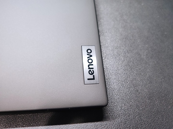 體驗經典小紅點，ThinkPad X1 Carbon 旗艦商務筆電開箱
