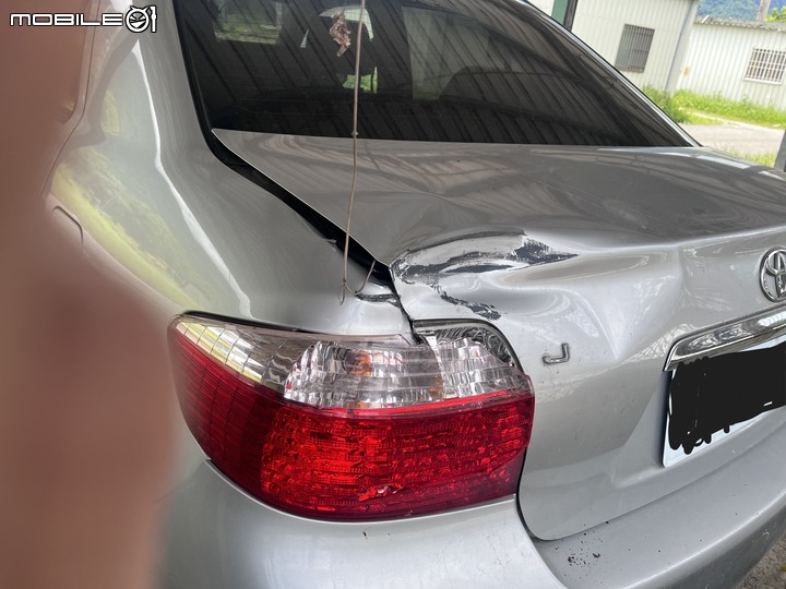 vios後車廂撞凹