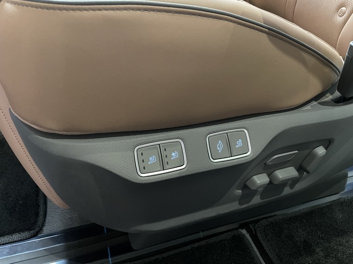 頂規版Staria CEO賞車心得分享