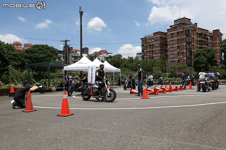 【採訪】BMW Motorrad On Road 安駕訓練 Level 1 平衡才能騎得順暢
