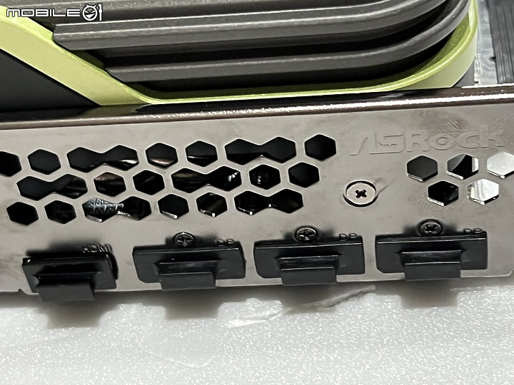 點我看大圖 偶爾玩A卡 ASRock Radeon RX 6950 XT OC Formula 16GB 開箱