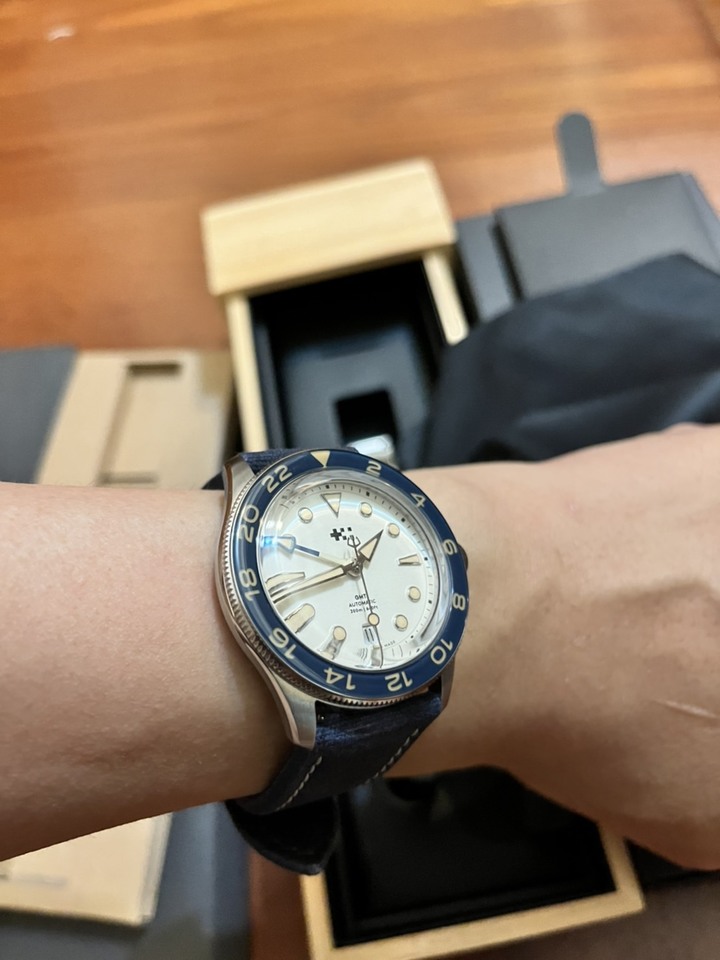 開箱囉 Christopher Ward C65 Aquitaine GMT