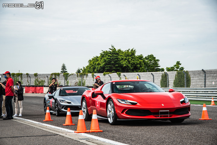 Ferrari 296 GTB 賽道體驗｜性能強大的油電六缸，刁鑽靈活讓人有種賽車手上身的感覺！