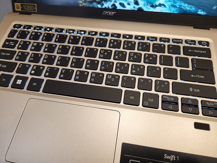 點我看大圖 超級入門的ACER Swift 1 SF114-34 開箱