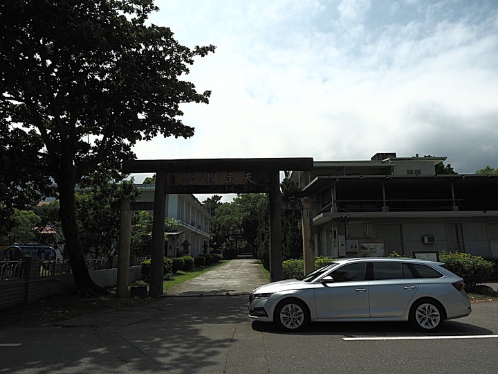 新城神社舊址|天主堂 + 新城照相館 — 相信有一種緣份是老建築的召喚與安排,得以一次同遊