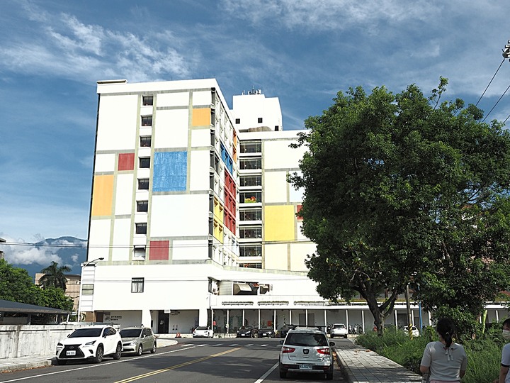 花蓮市 花蓮港鳥踏石公園｜海軍殉難四戰士紀念碑｜石雕公園 — 大清早到花蓮港邊大口深呼吸 — 翰品酒店「大口深呼吸」活動